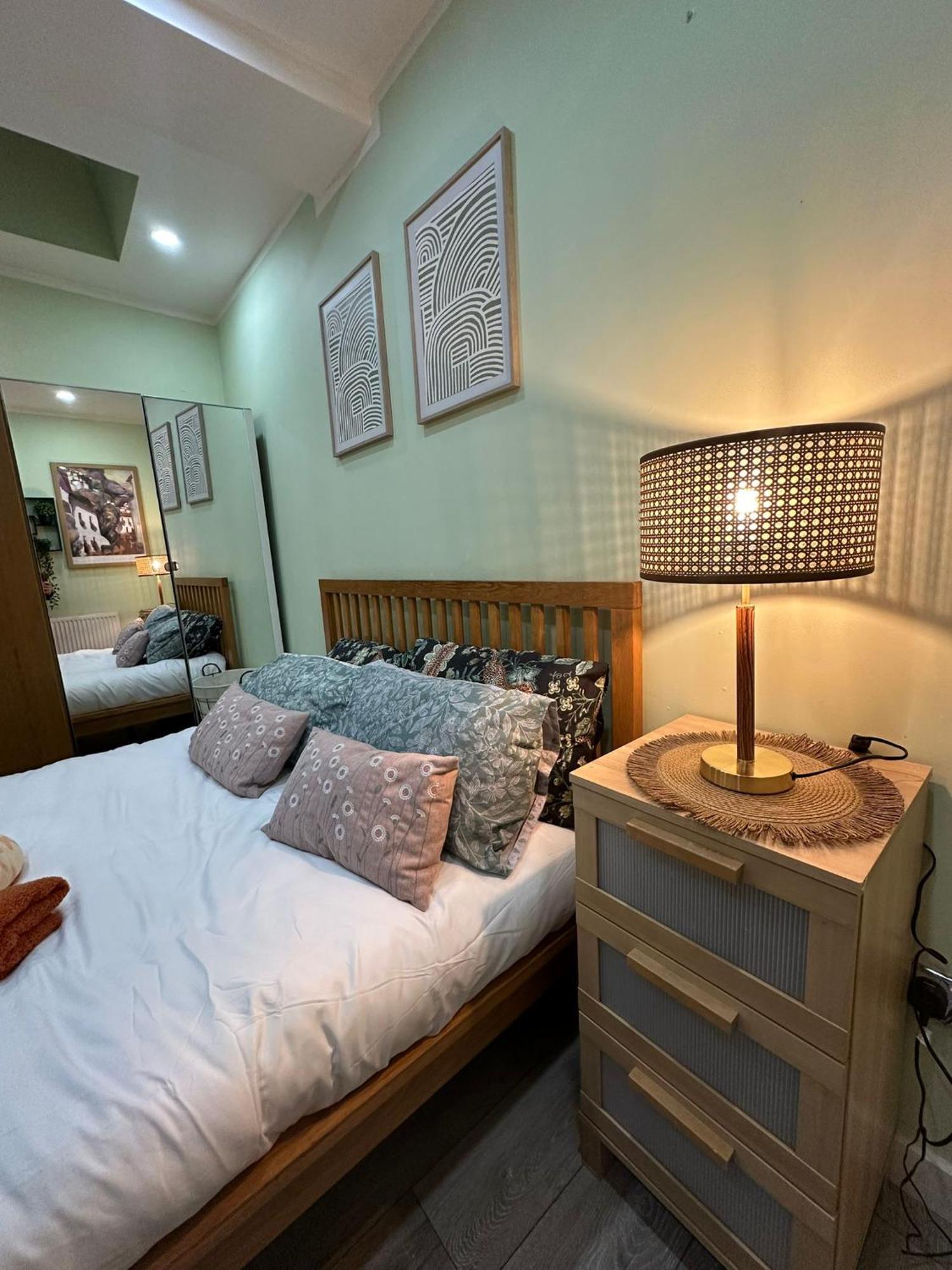 1 Bedroom Apartment With Hot Tub In Cardiff Exteriör bild